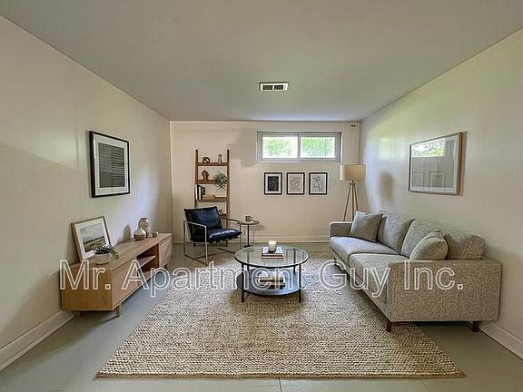 3rd image of 127 Palm Dr