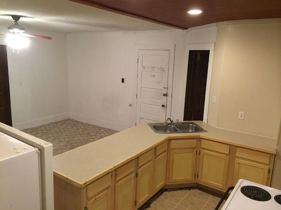 2nd image of 7 1/2 W High St
