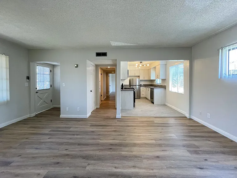 864 W Walnut Ave #C — Photo 5