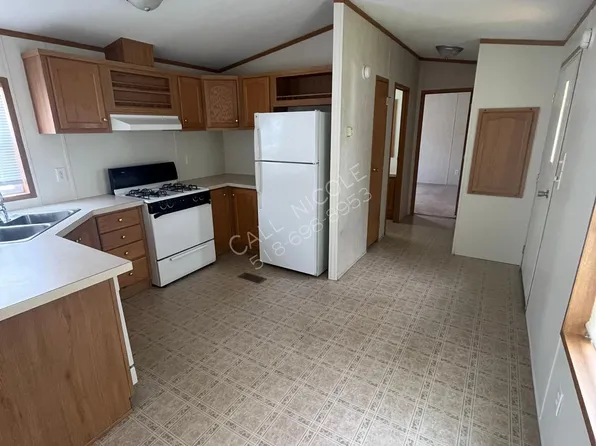 16 Nathan Dr, Clifton Park, NY 12065