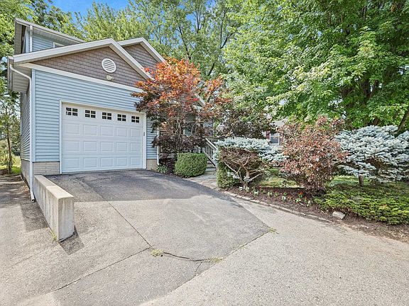 2nd image of 1438 Sheridan Dr