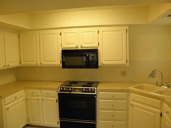 3rd image of 461 NW Chimney Creek Dr