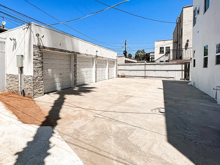 1529 S Orange Grove Ave #1/2 — Photo 12