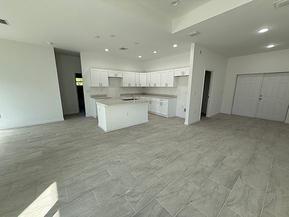 5th image of 1014 Lakeside Dr