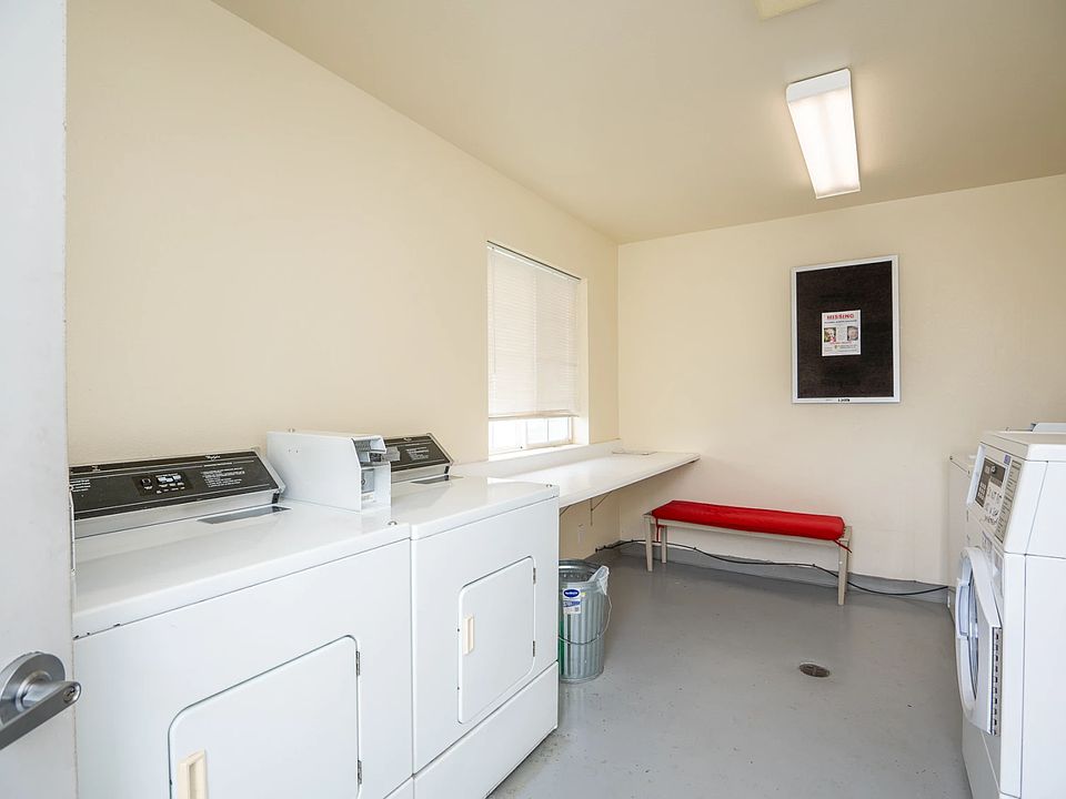 1st image of 154 Sunset Dr #1