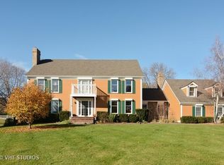 8 Cross Timber Rd, Barrington, IL 60010