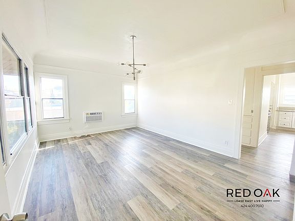 2nd image of 4036 Montclair St #2808