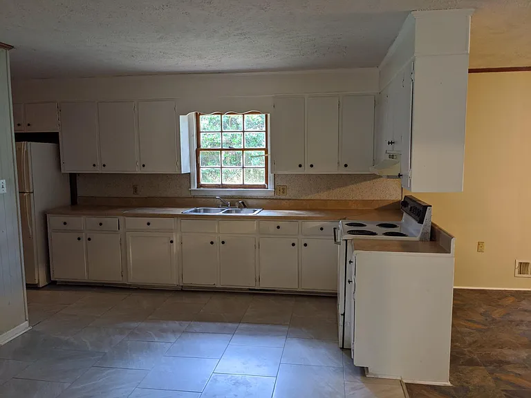 130 Brentwood Pl NE — Photo 4
