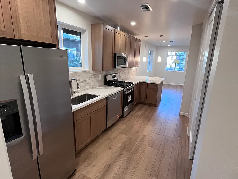 116 W Micheltorena St — Photo 4