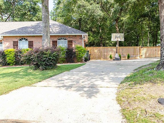 3rd image of 535 Derry Dr