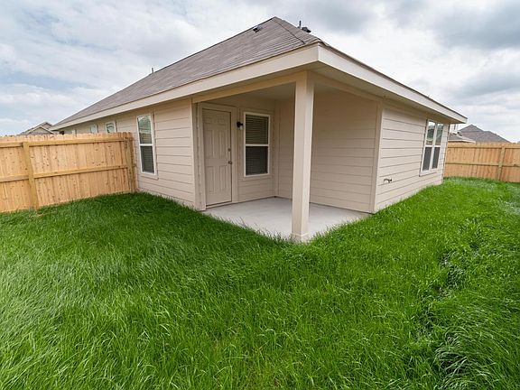 3rd image of 1008 Marquis Dr