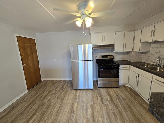 3rd image of 11011 S Lloyd Dr #11