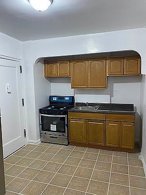 3rd image of 917 Sheridan Ave APT 3A