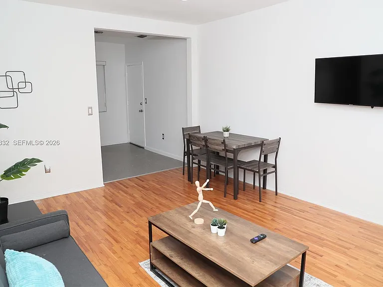 215 Antilla Ave #4 — Photo 3