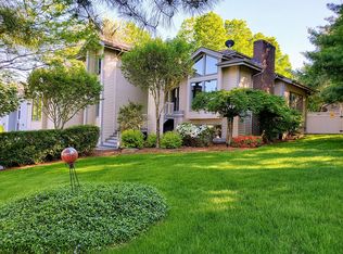 14 Pondview Dr, Cromwell, CT 06416