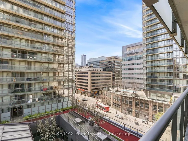 37 Grosvenor St #610 — Photo 13