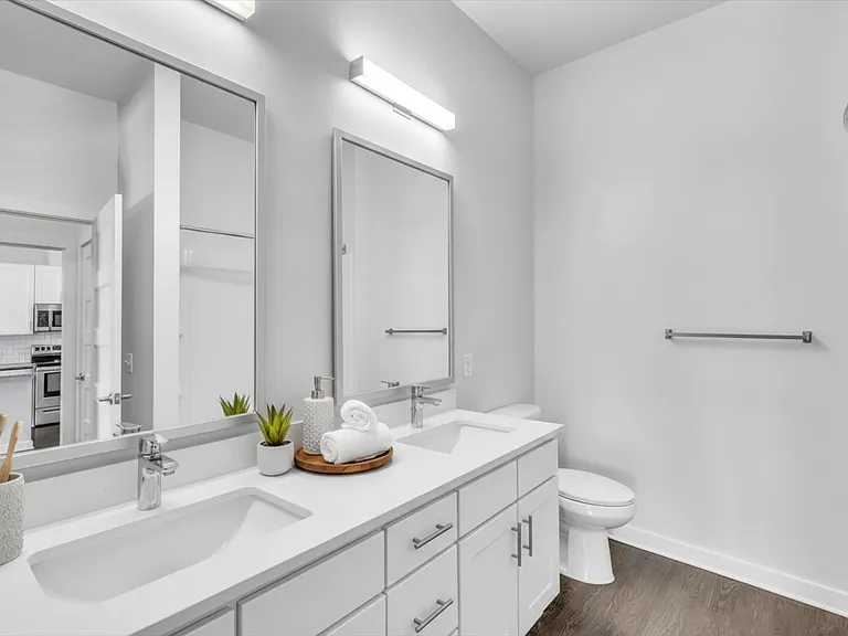 Skylark Apartments — Photo 17