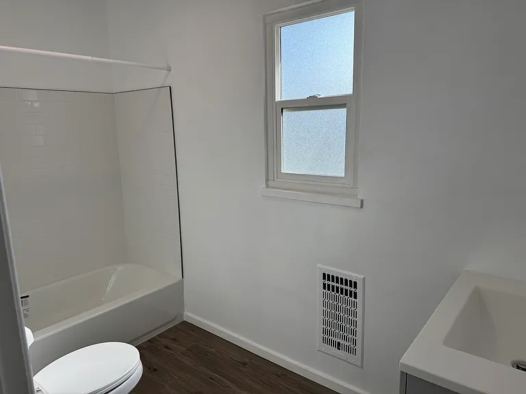 1204 N Monterey St #E — Photo 5