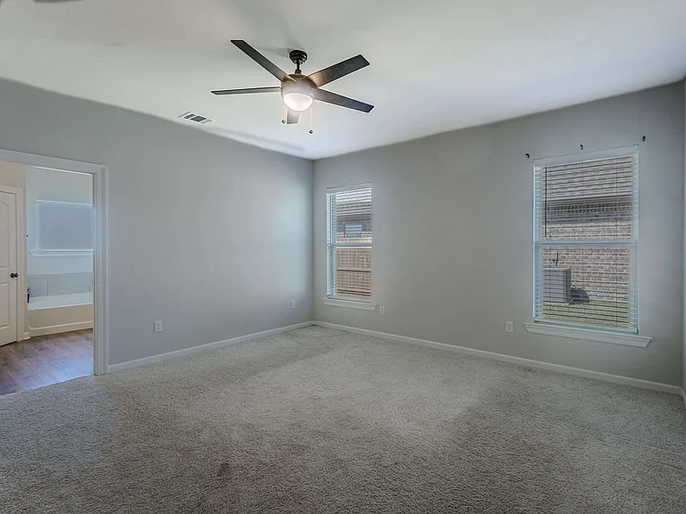 1835 Bowen Rd — Photo 14