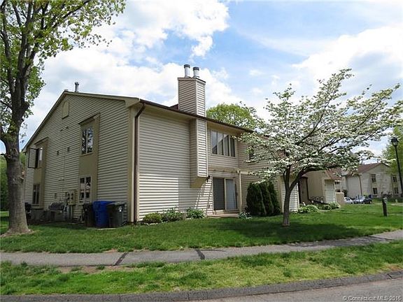 3rd image of 46 Little Oak Ln
