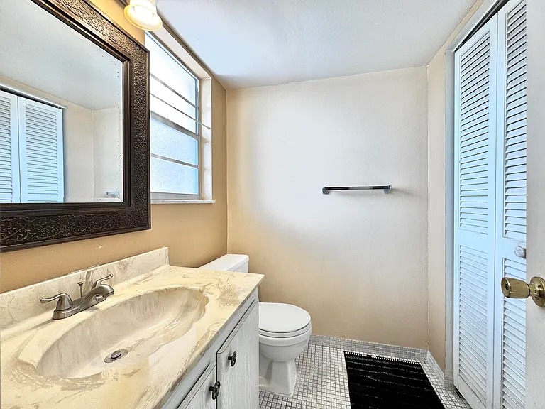 2515 NE 2nd Ct #315 — Photo 9