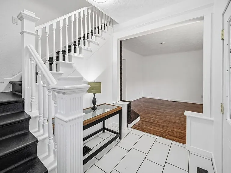 1123 E Indiana Ave — Photo 3