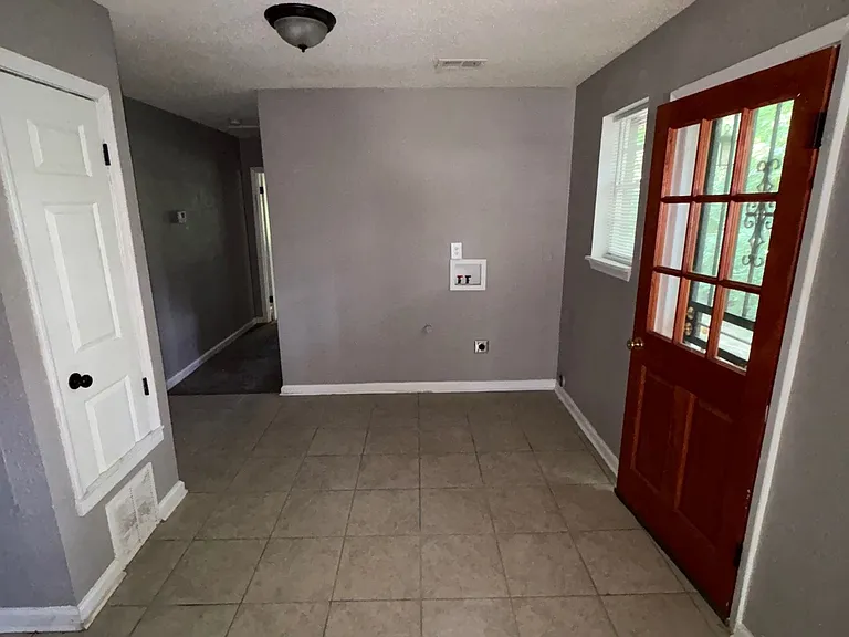 344 Flynn Rd — Photo 4