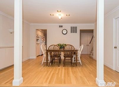 5th image of 90 Woodlake Dr W