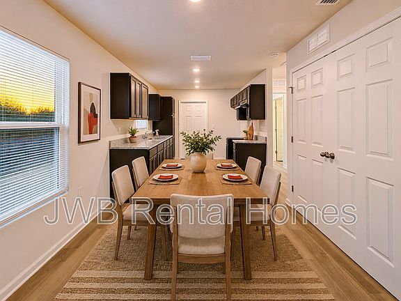 4th image of 2313 Janette St