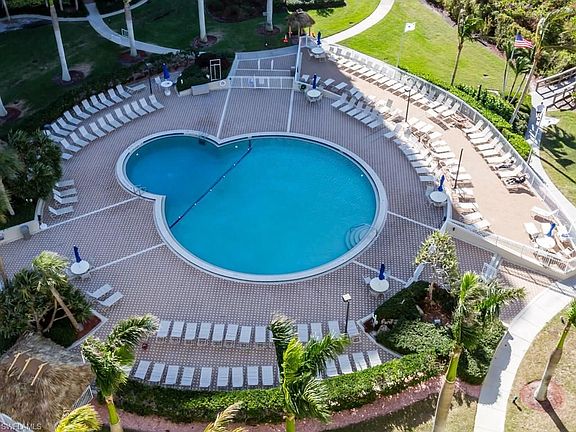 5th image of 440 Seaview Ct APT 1001