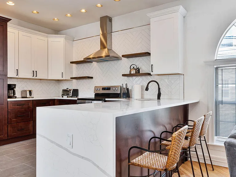1517 W Irving Park Rd #CH — Photo 14
