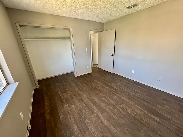 5113 Sierra - 3 — Photo 14