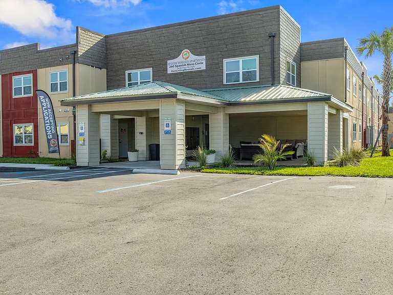 Spanish Moss Eco Apartments — Photo 9