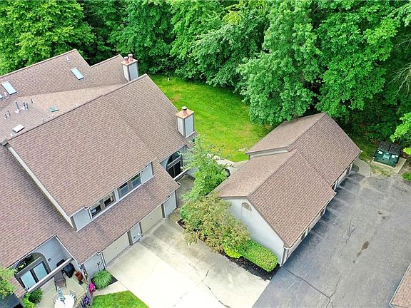 3rd image of 3820 Northwoods Ct NE Unit 3