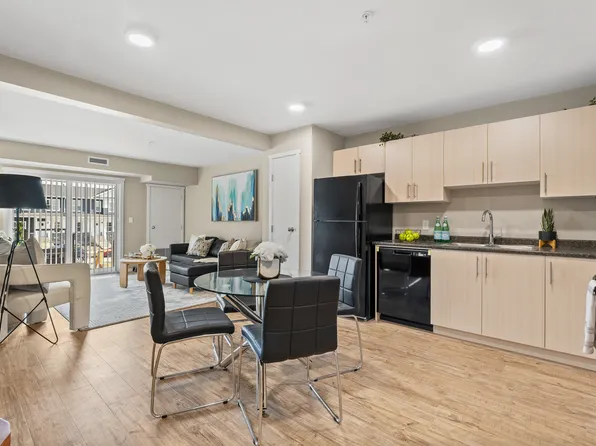 Dawson's Landing Apartments, 80 Dawson Dr, Chestermere, AB T1X 1Z9