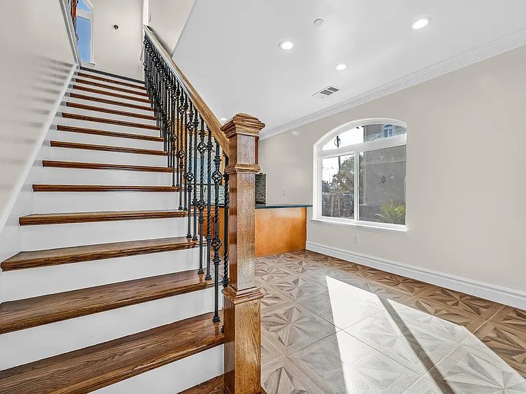 322 Tennyson Rd — Photo 8