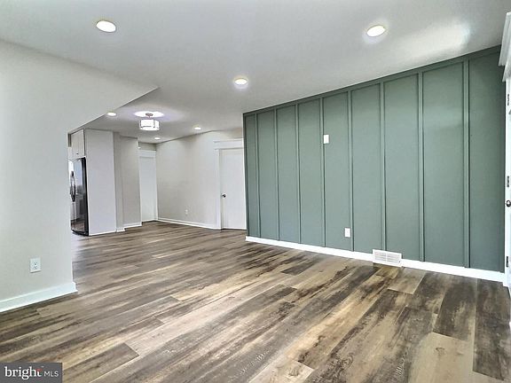 3rd image of 214 Parkwood Rd