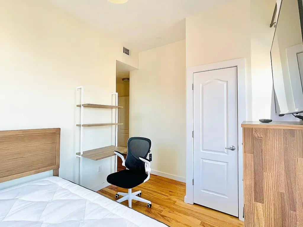 4 bed, 1.5 bath, 1100 sqft, $1,270 — Photo 3