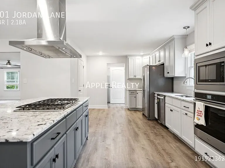 101 Jordan Ln — Photo 3