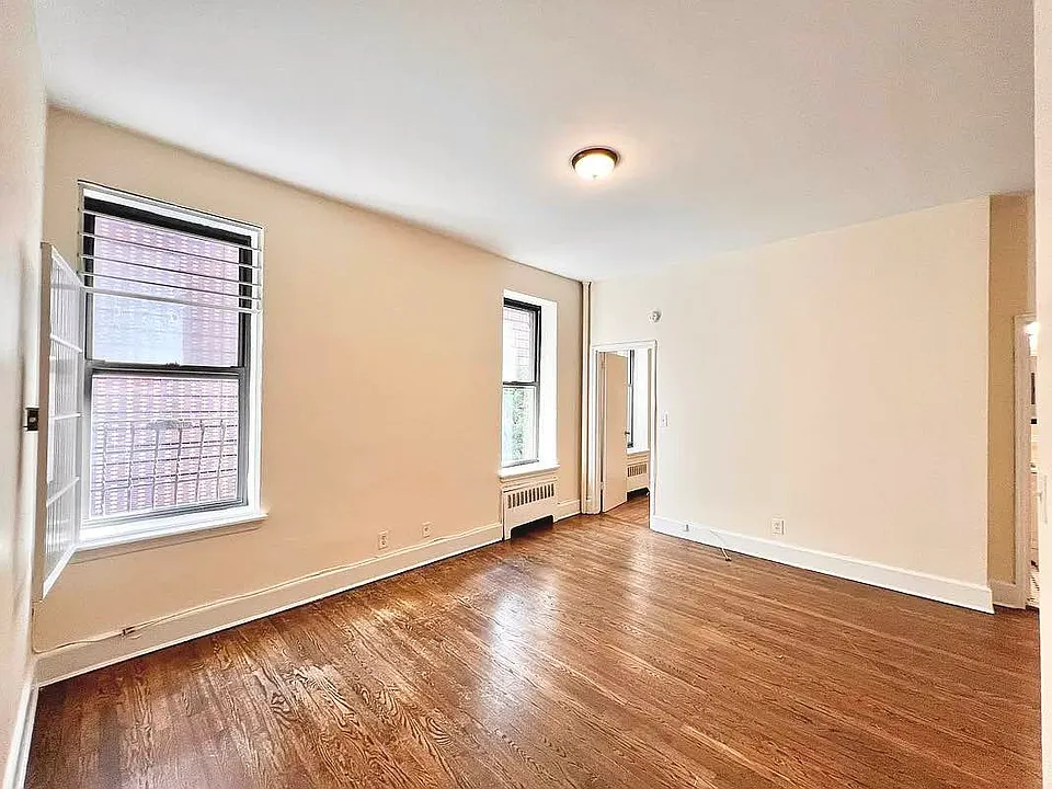 101 W 68th St #3C