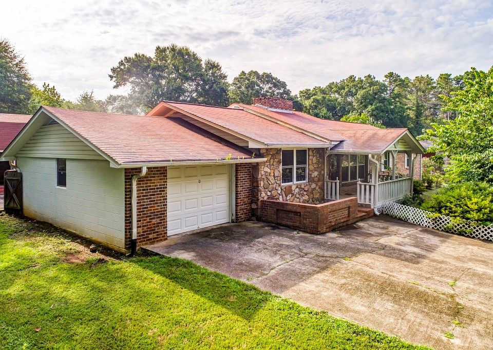 1st image of 3056 Walker Dr
