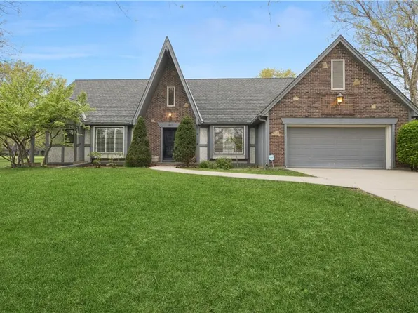 12815 Pembroke Cir, Leawood, KS 66209