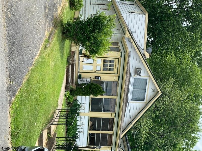 2nd image of 25 Jackson St