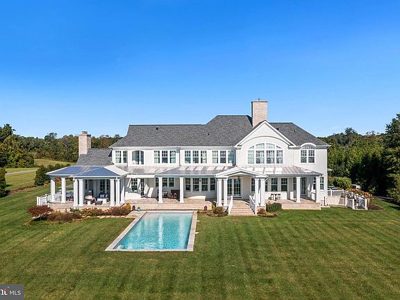 3rd image of 2035 Maidstone Farm Rd
