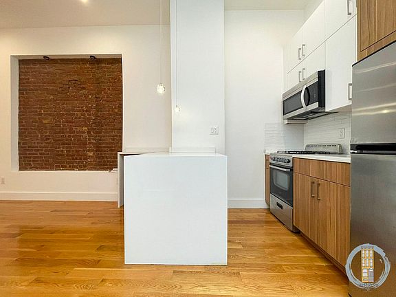 3rd image of 210 Wyckoff Ave #L3
