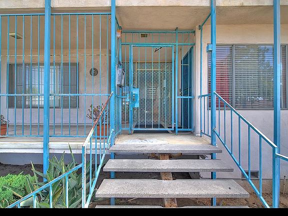 4th image of 916 Victor Ave #4