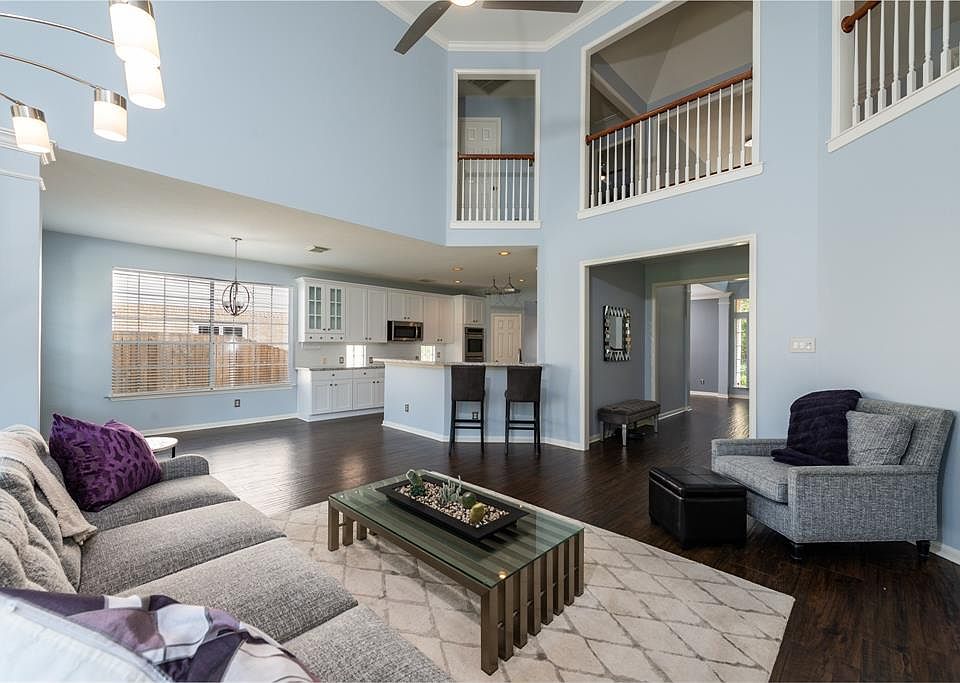 Open floor plan that is perfect for entertaining!