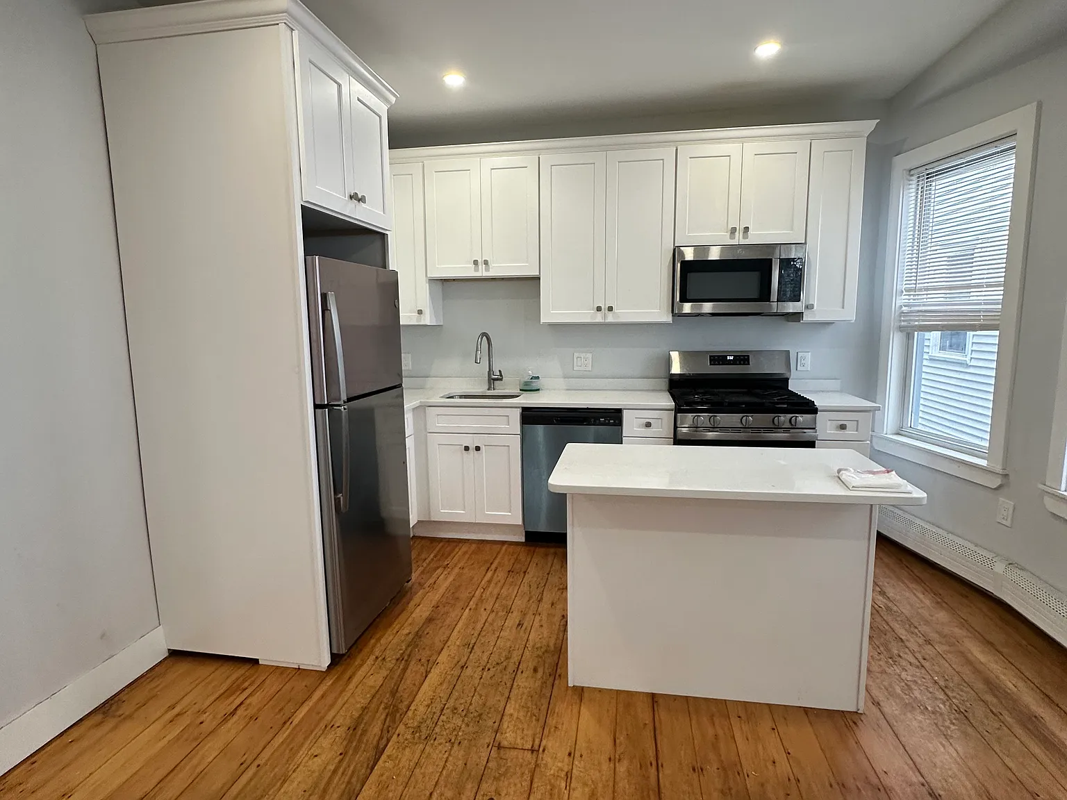 3 bed, $3,400 — Photo 4