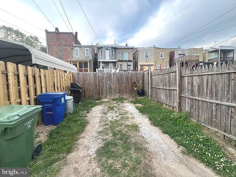 727 Reservoir St — Photo 36