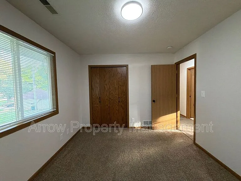 535 S Oak St #1 — Photo 10